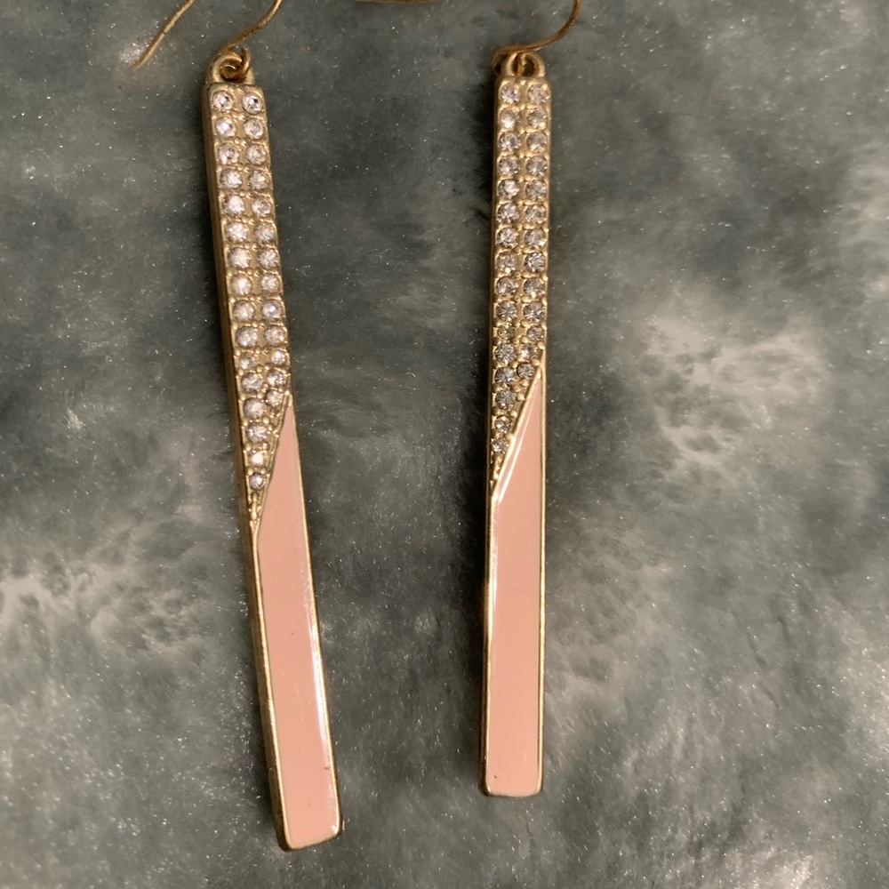CREAM WITH GOLD EARRINGS